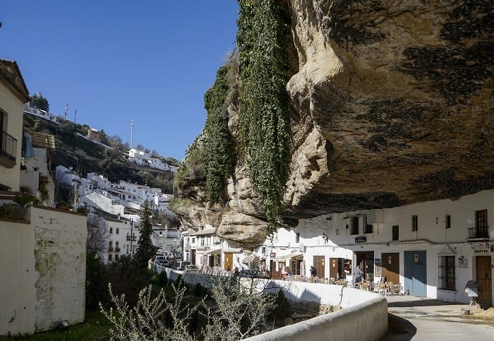 Calles del pueblo de Setenil en la provincia de Cádiz