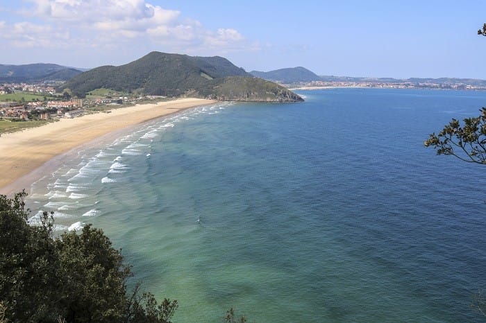 Vistas-de-la-playa-de-Berria-desde-Monte-Buciero