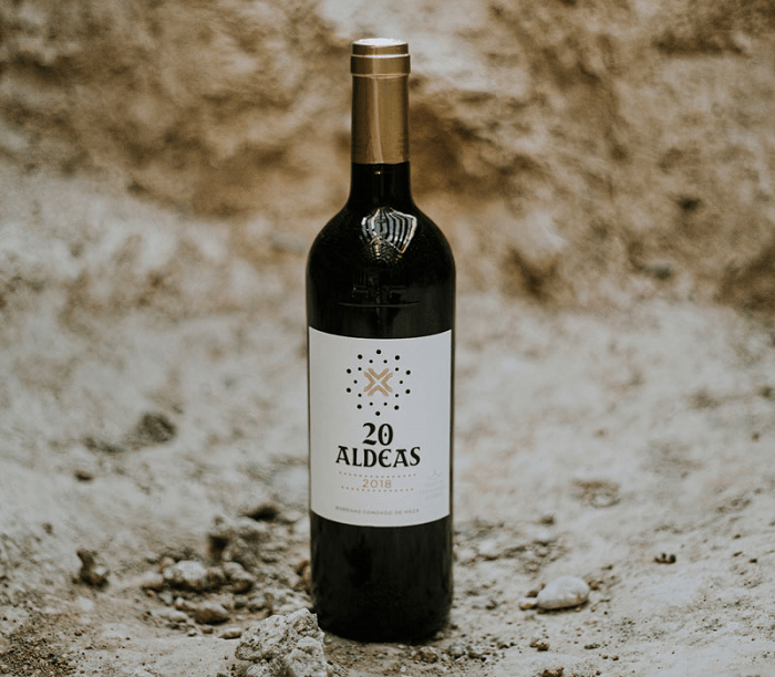 botella de vino 20 aldeas en Casa Decor 2023