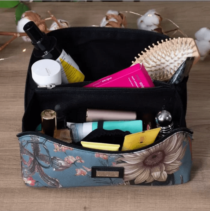 neceser con cosas dentro