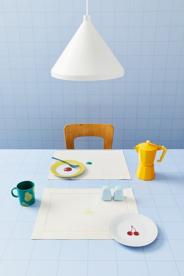 platos con decoración de cerezas