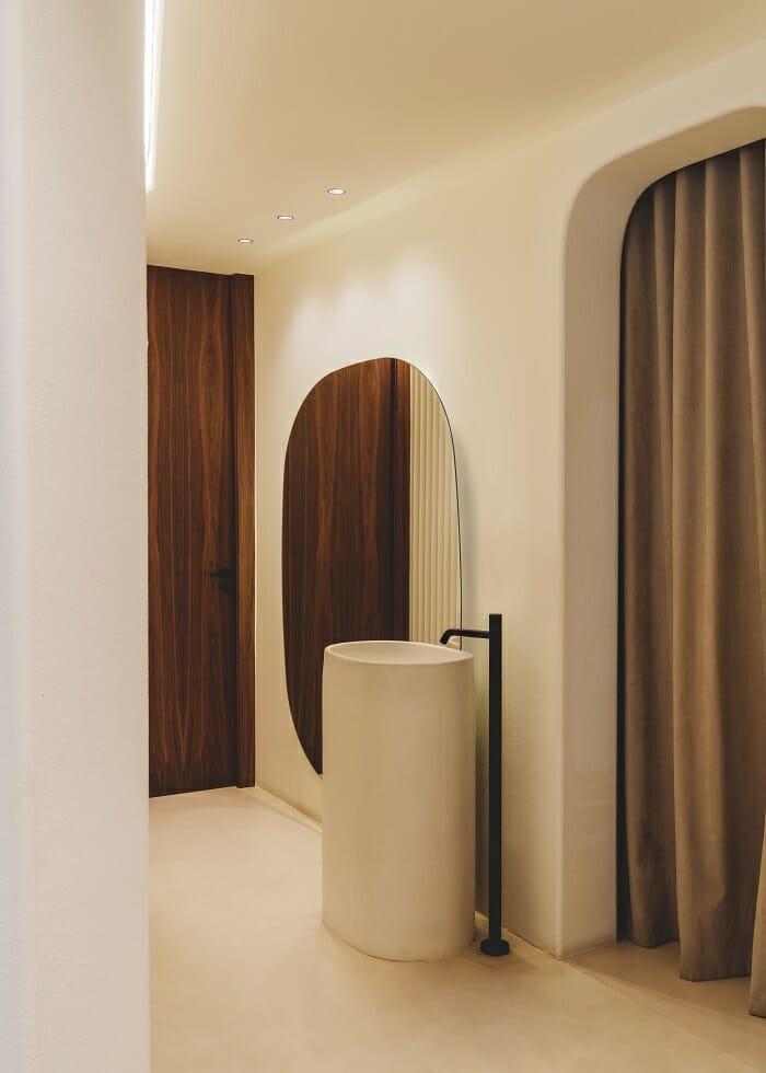 Zona de lavabo de diseño del centro de bienestar de Bloss Barcelona