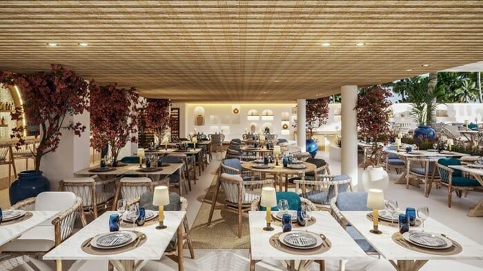 Interior del restaurante Isola con mesas y decoración en azul y blanco
