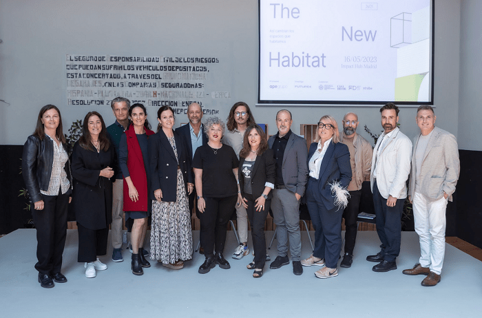 Foto de los participantes de la tertulia de New Habitat