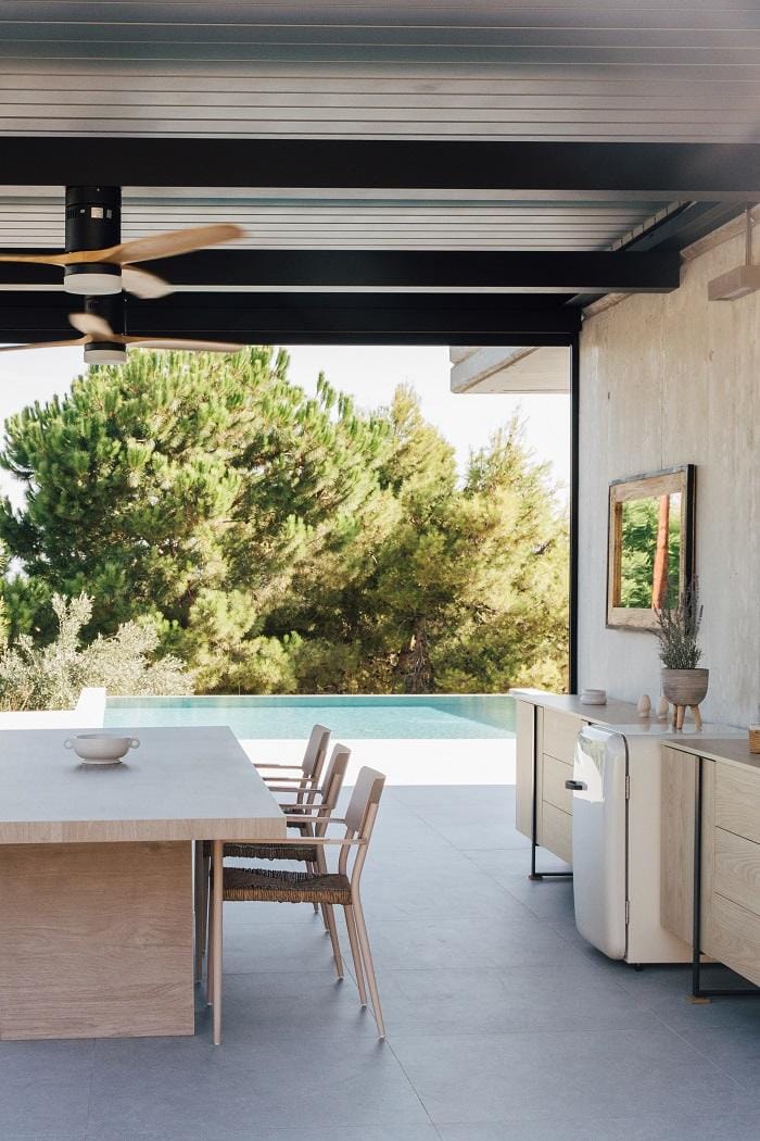 salon pared abierta diafana piscina