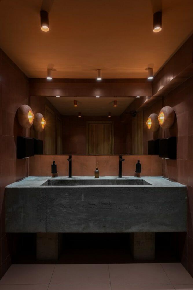 Lavabo del cuarto de baño del restaurante Tanuki