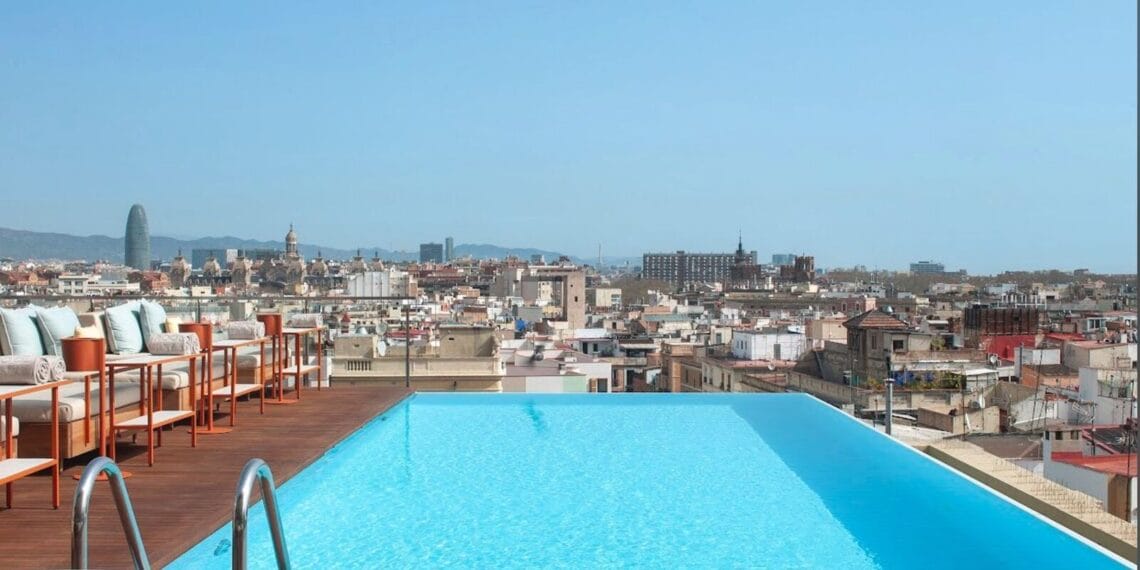 piscina con vistas del la Terraza del Central