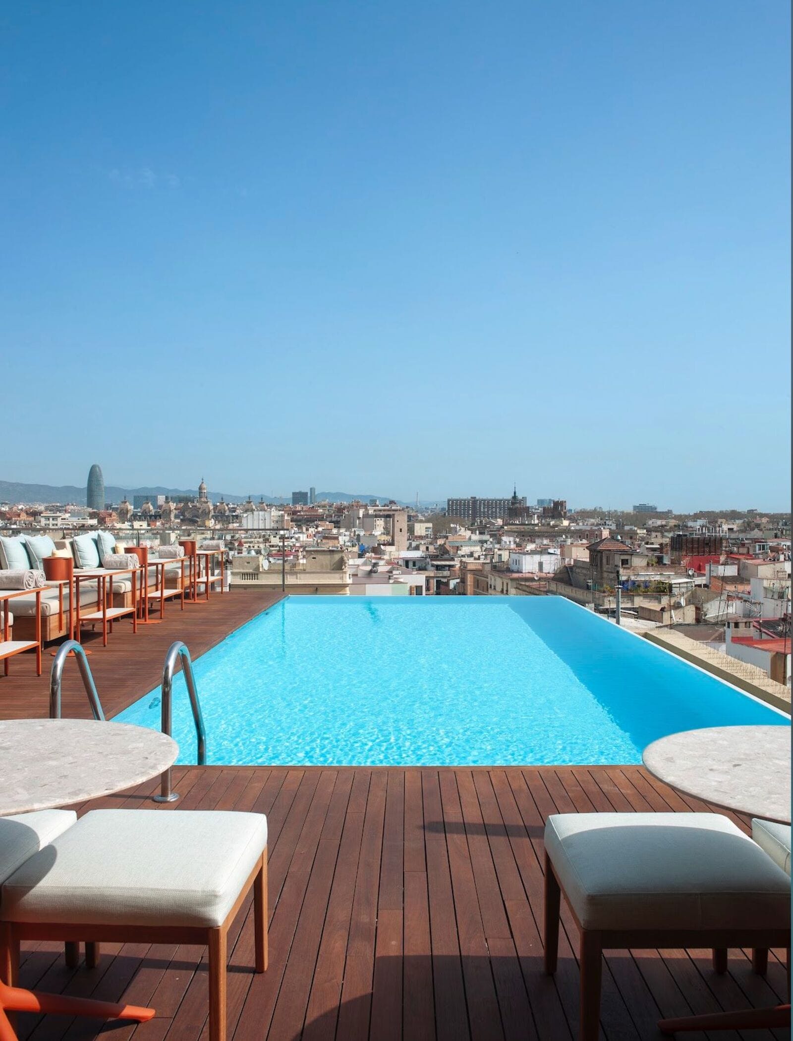 piscina con vistas del la Terraza del Central