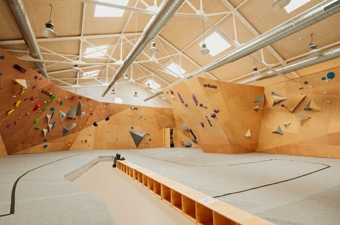 Interior de un rocódromo situado en Tetuán, Madrid
