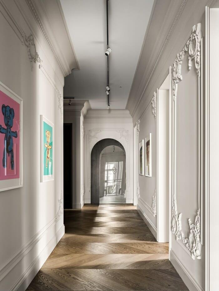 Pasillo de un piso reformado de diseño clásico