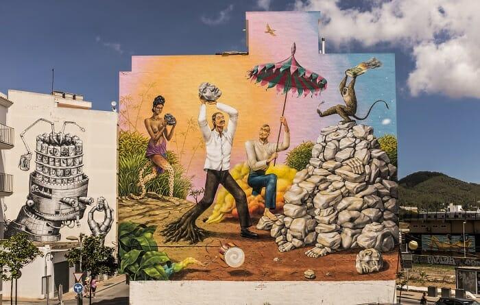 Mural en fachada de un edificio de Ibiza de Bloop Festival