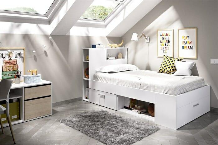 Habitación infantil en buhardilla