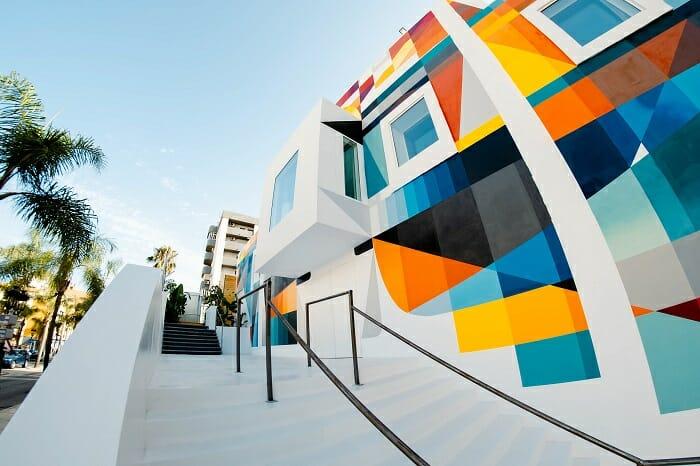 Mural exterior del studio club en Málaga