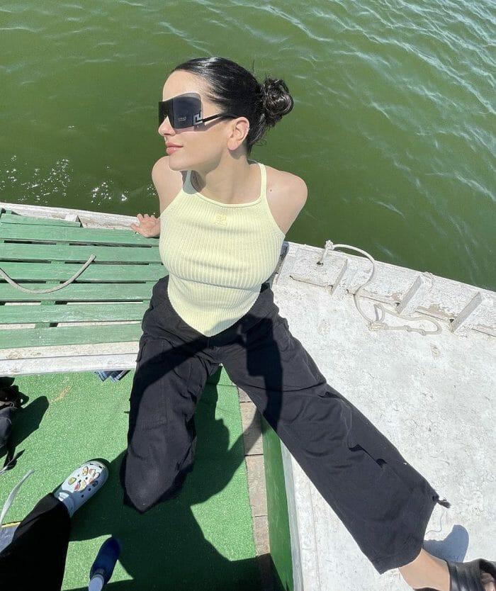 Foto de Rosalía con su estilo confy de ropa