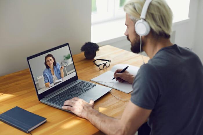 estudiante de postgrado online