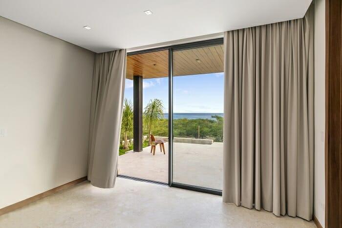 Amplios ventanales en Casa Punta Arena