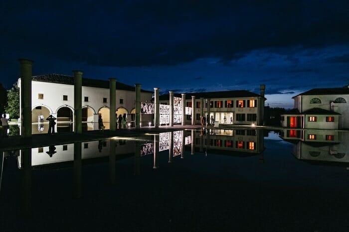 Edificio de noche Fabrica