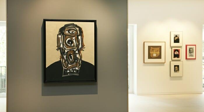 Sala con cuadros de la exposición de Saura en Opera Gallery en Madrid