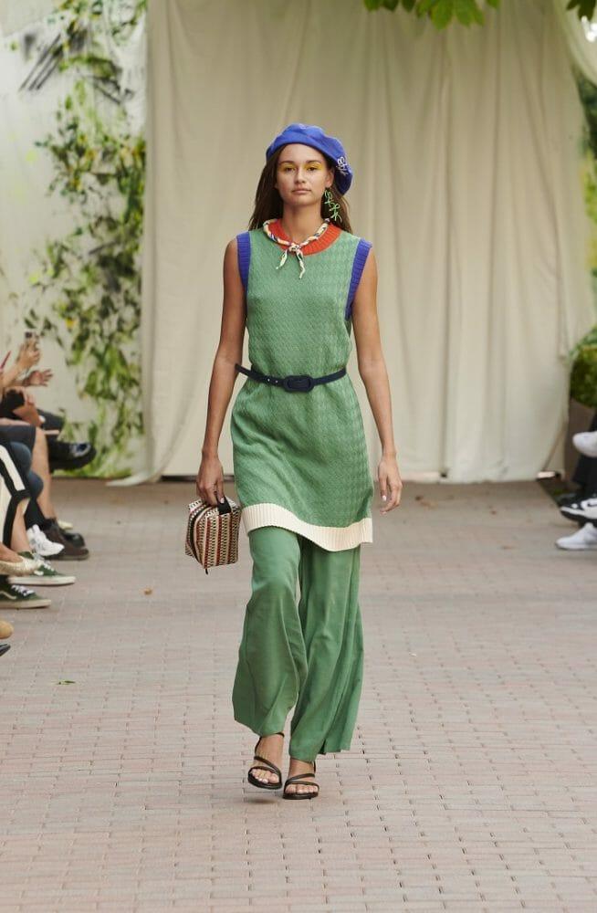 Conjunto de pantalón y blusa larga en color verde