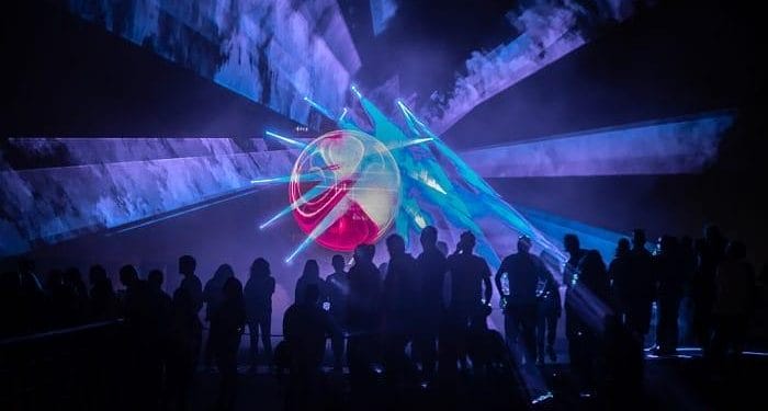 Iluminación con gente en Ibiza Light Festival