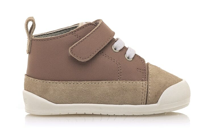 zapatillas para niños Mustang tipo bota en color marrón