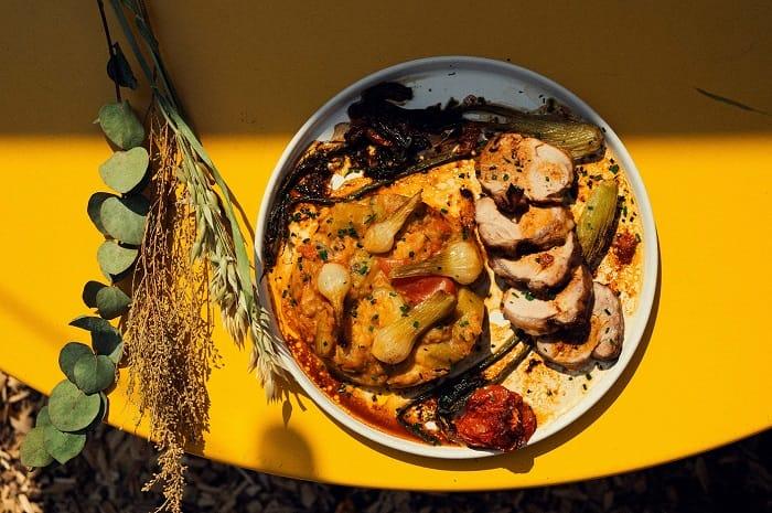 Plato de pollo con guarnición