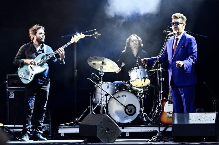 Actuación de Santiago Auserón