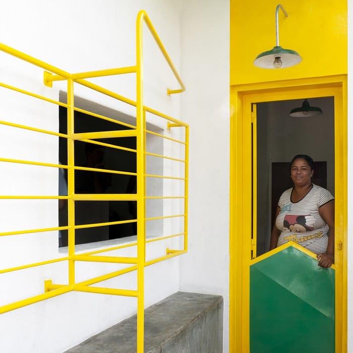 Fotografía de una mujer en un comedor social