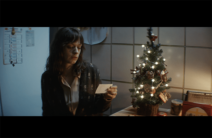 Fotograma anuncio loteria 2023 mujer Navidad