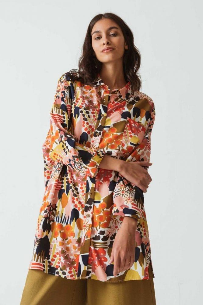 modelo con camisa modern vintage