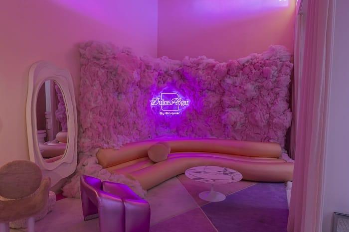 Interior de sofás del evento de decoración Ducle Hogar con Bruguer