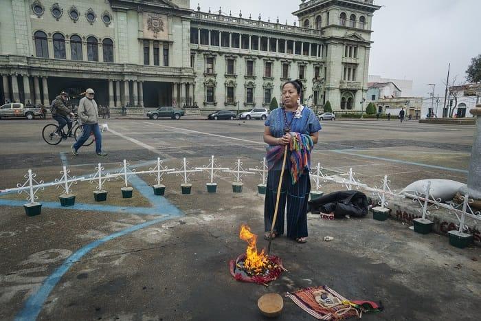 Mujer de Guatemala en una plaza de Guatemala