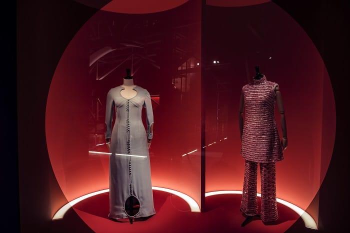Trajes de los años 70 de la exposición de Joana Biarnés en Madrid
