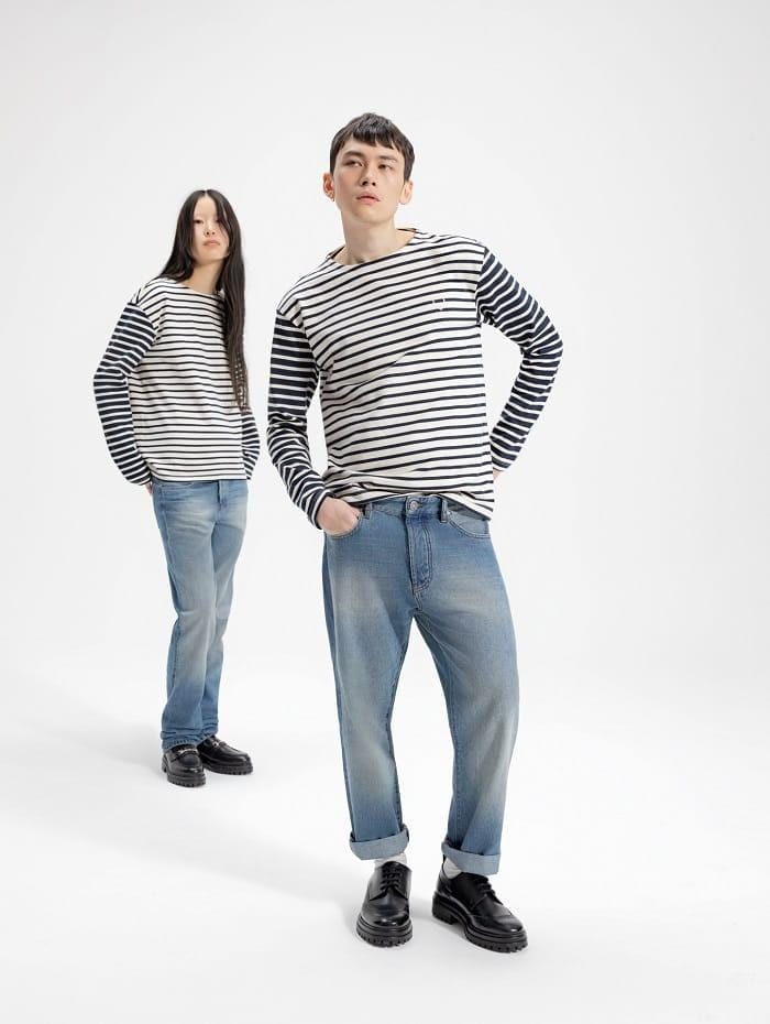 Dos modelos con unos vaqueros regulares de ikks