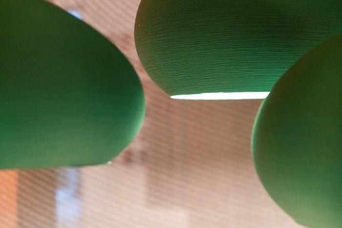 Por Tierra, Mar y Aire, una instalación inmersiva de luminarias en Madrid Design Festival 2024