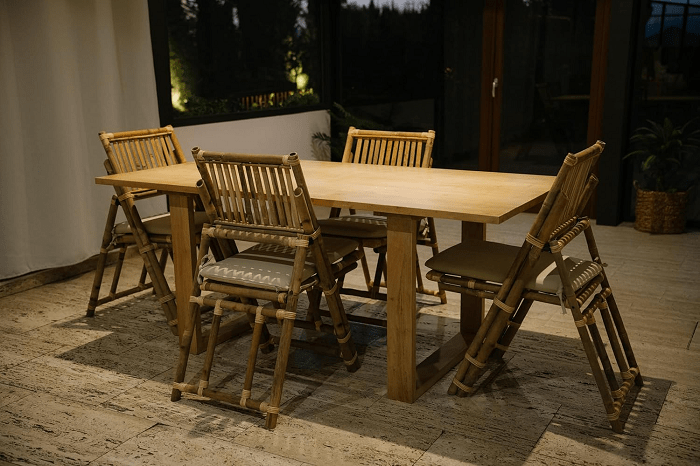 Cuatro sillas plegables artesanas