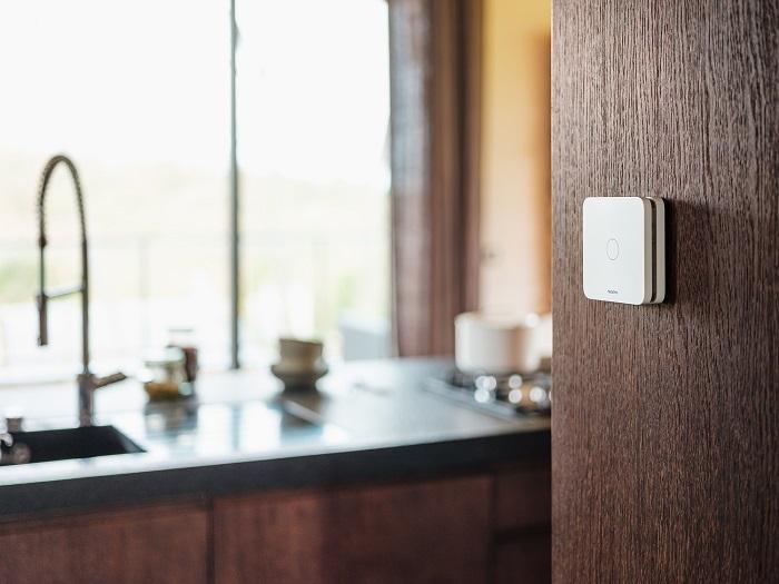Aparato detector de humos en la cocina