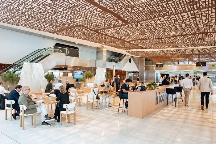 Zona de mesas de Interihotel BCN 23