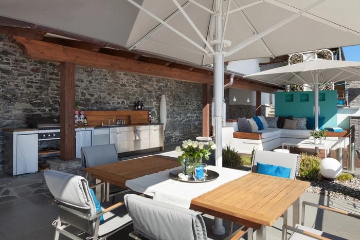 cocina con terraza al aire libre