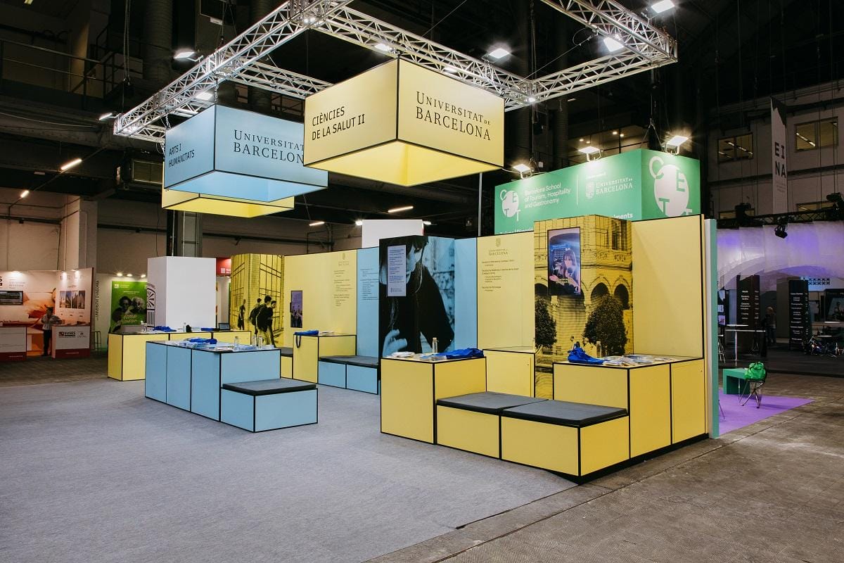 Espacio de evento de diseño de stands modernos