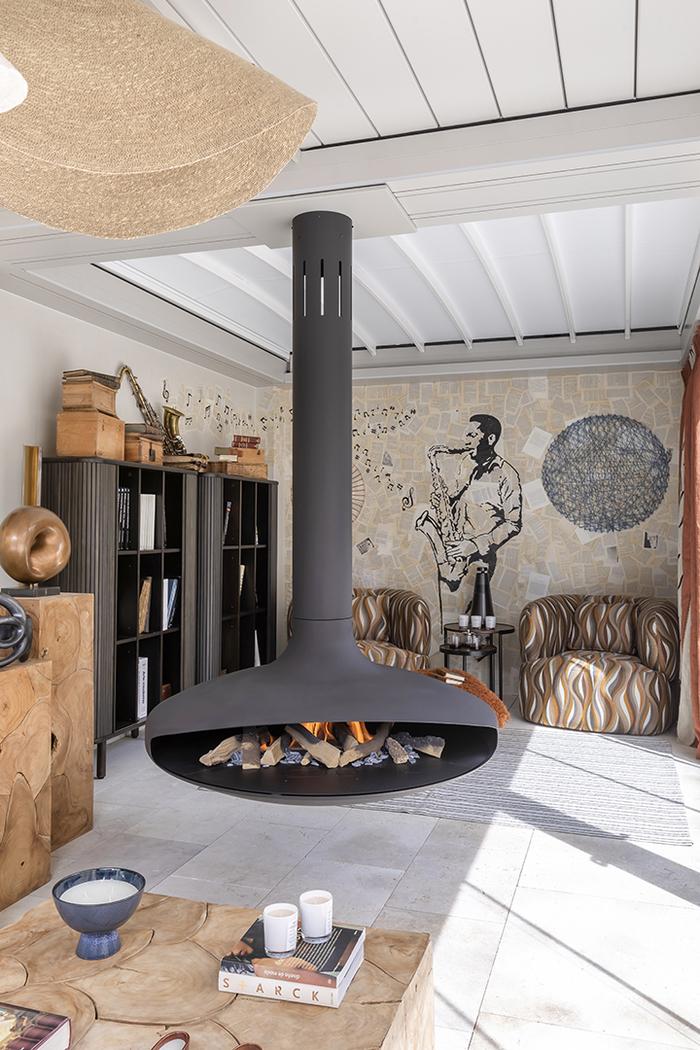 chimenea moderna en terraza