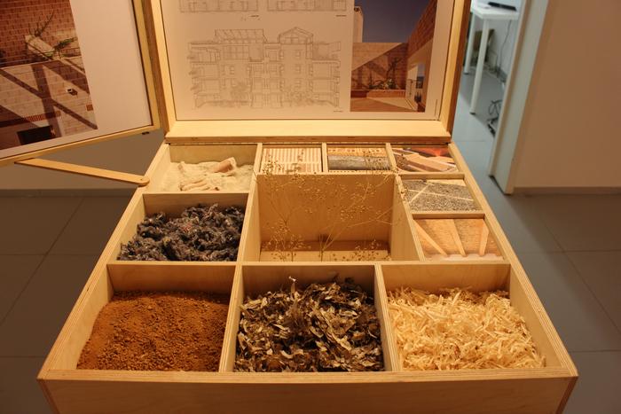 Exposición Me–dio Pla–zo. ETOPIA Centro de Arte y Tecnología