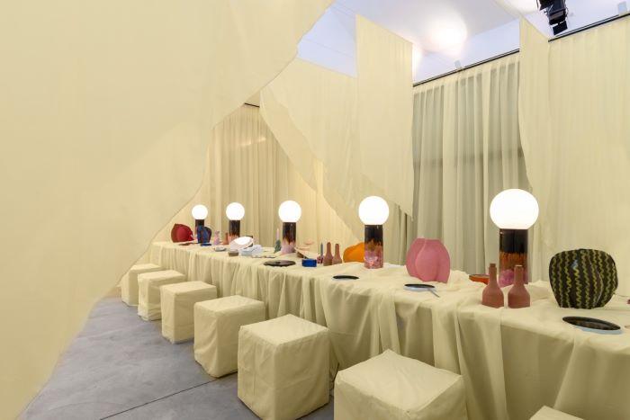 Masquespacio despierta la imaginación con una instalación textil interactiva en Insola Design District