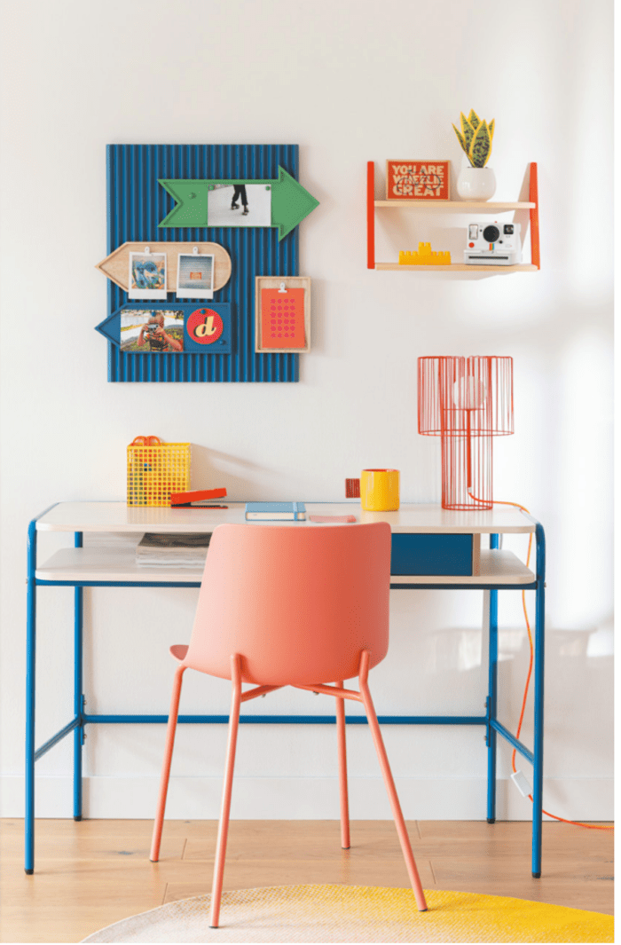 zona de estudio con la colección Ribeira de Maisons du Monde con silla rosa