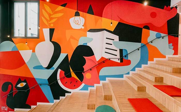 Arte colorido hecho por Rubén Sánchez en Valencia Viveros Livensa Living