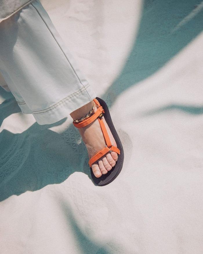 Sandalia naranja para el día a día en verano