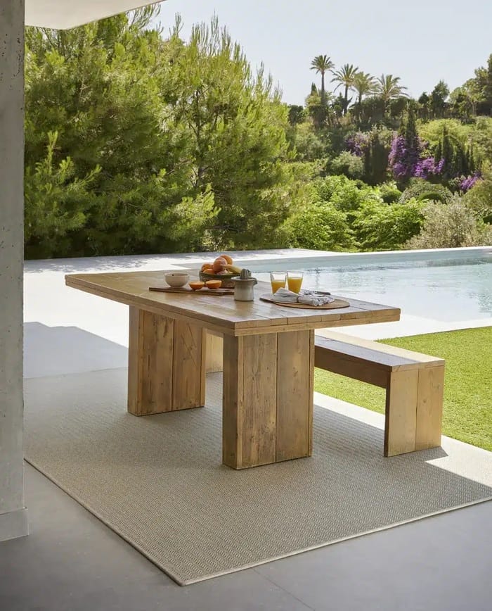 Alfombra Sisal-Look en terraza con piscina color nude