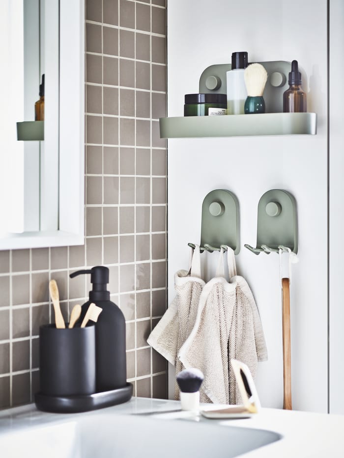 accesorios de Ikea para baño color negro y verde