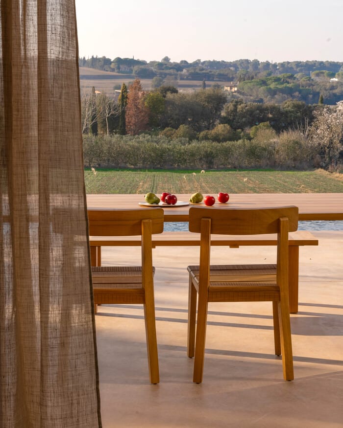 mesa con vistas al campo