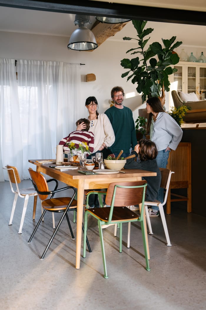 muebles duraderos de diseño familia en el salón